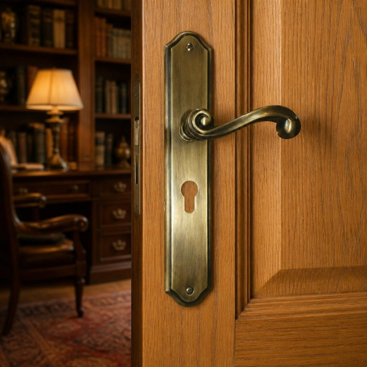Scroll lever handle on back plate - Tupai™