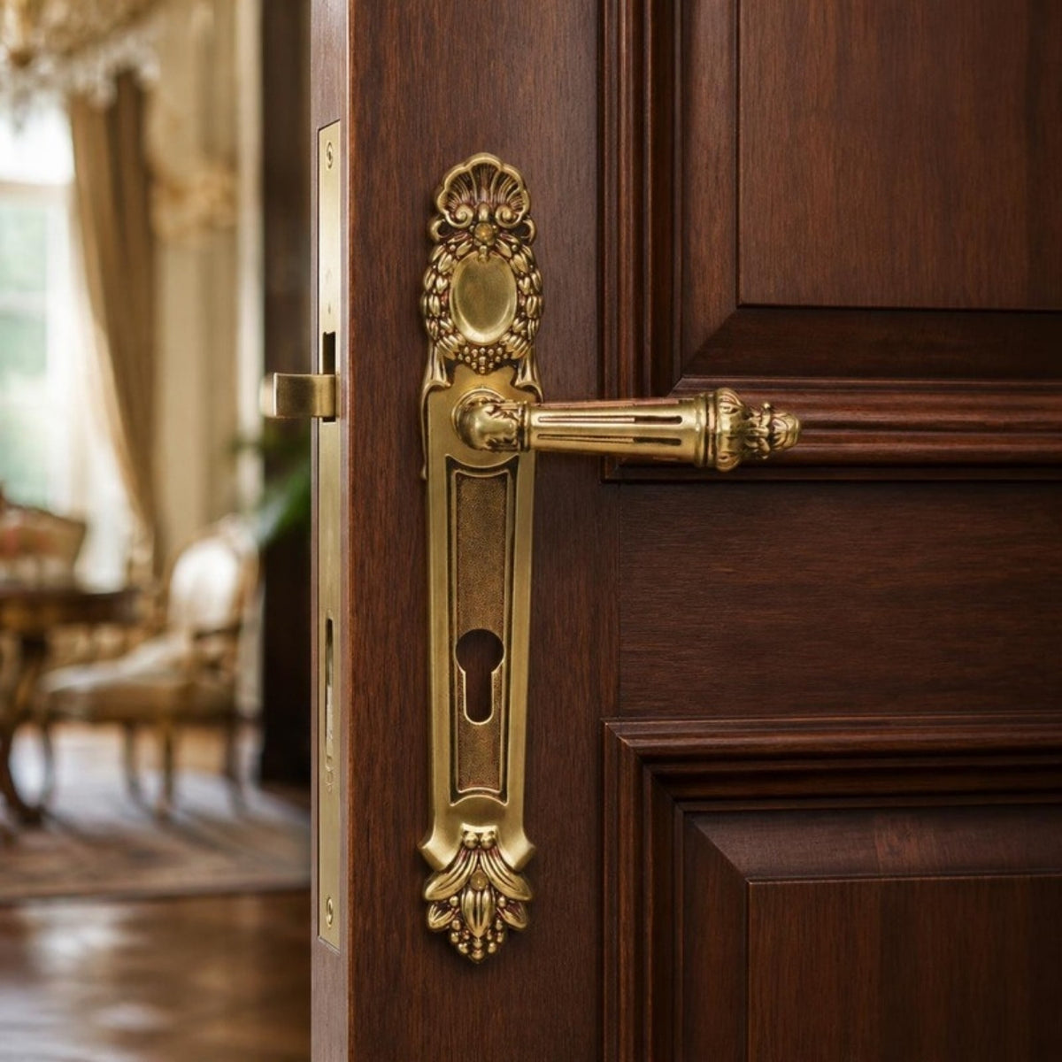 "Cape" Royal - Antique Door Handle on Back Plate