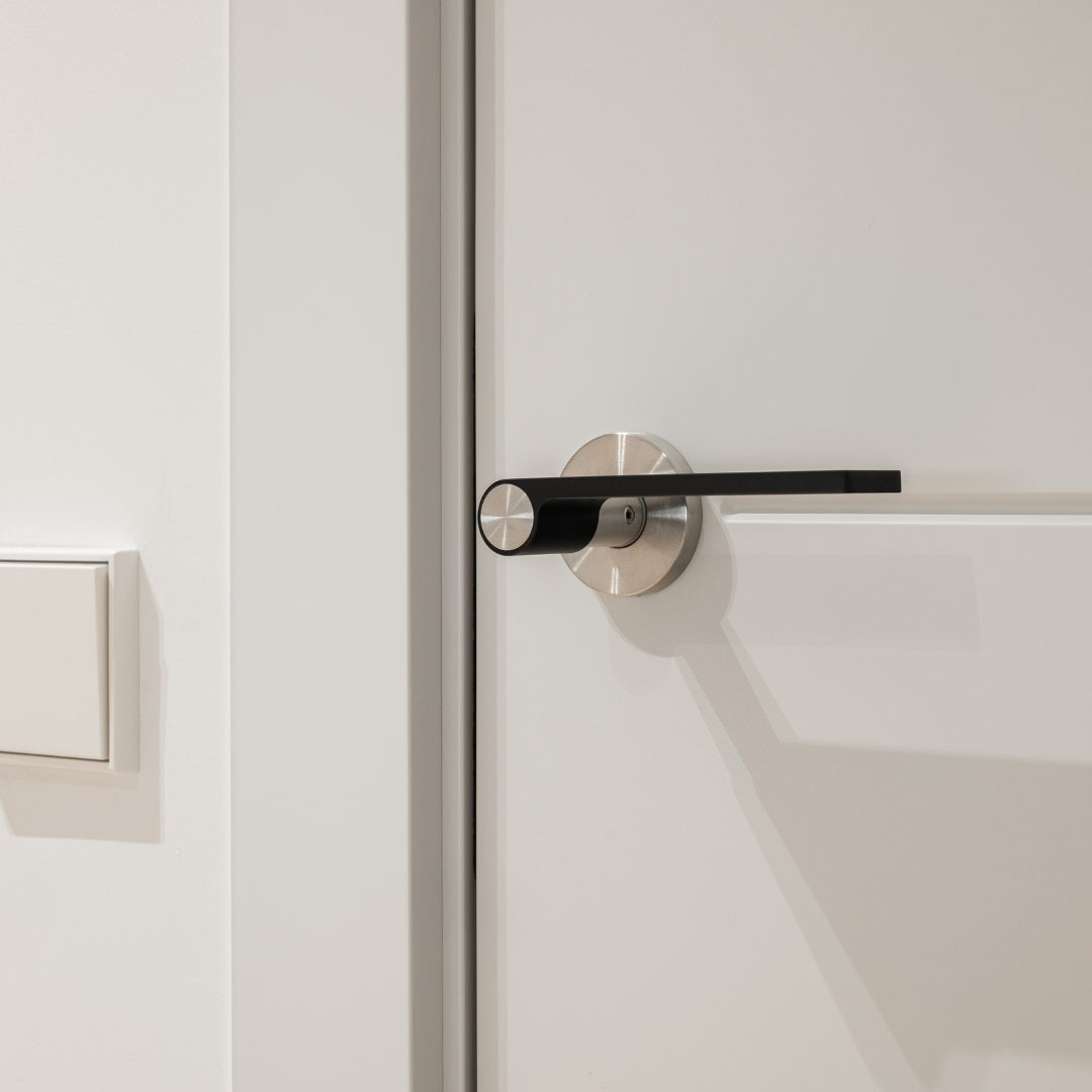 "Outline" - stainless steel door handles on rose