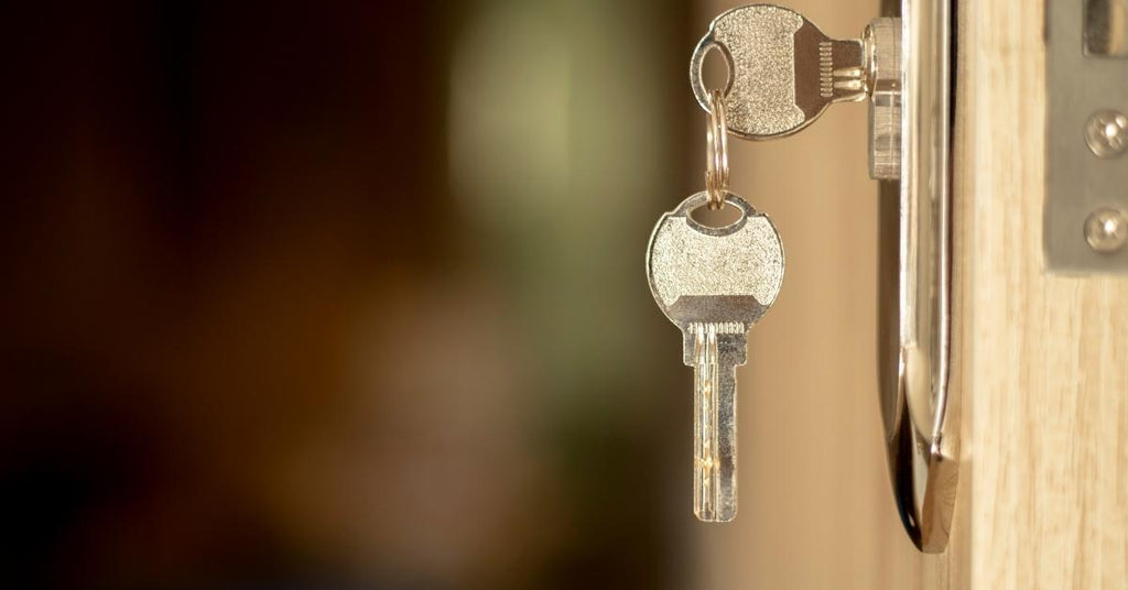 Signs It Is Time to Change Your Door Locks - Decor Handles