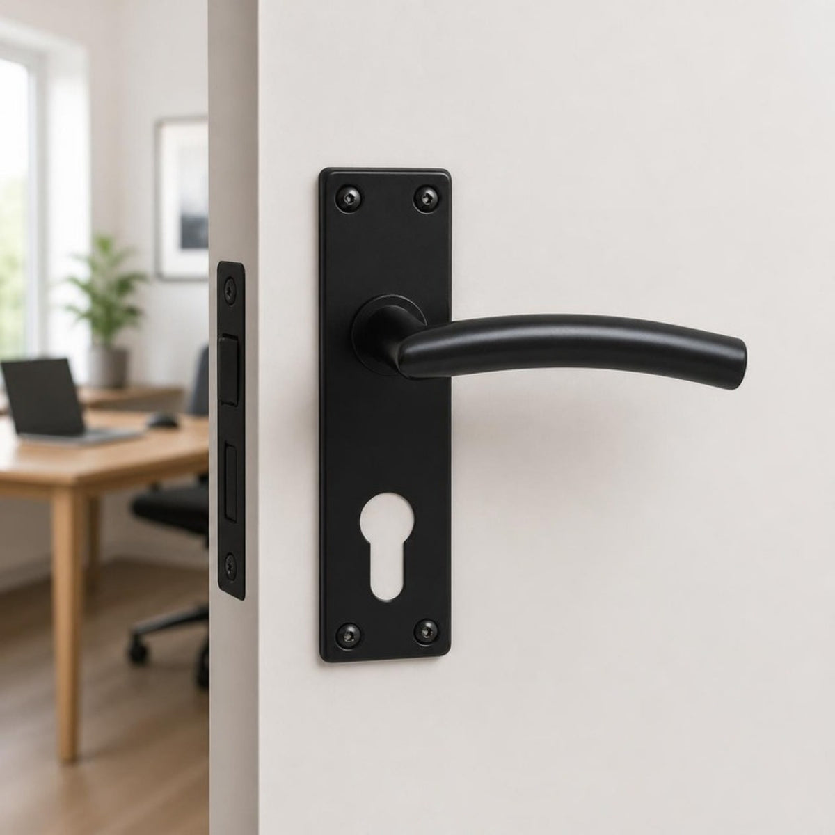 Lever handle on plate black 150x40mm matt black cylinder hole