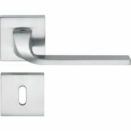 Isy - exclusive italian handle on rose door handle on rose